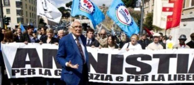 Pannella: Satyagraha Natale amnistia e indulto Pannella: Satyagraha Natale amnistia e indulto