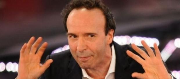 Roberto Benigni durante uno spettacolo Roberto Benigni durante uno spettacolo
