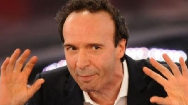 Roberto Benigni durante uno spettacolo