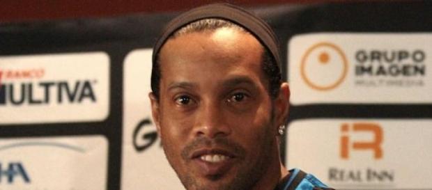 Buscan a "Dinho" hasta por debajo de las piedras Buscan a "Dinho" hasta por debajo de las piedras