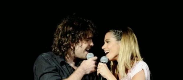 Tini y Peter cantan por primera vez juntos. Tini y Peter cantan por primera vez juntos.