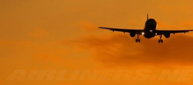 Zborul cu avionul si avantajele acestuia Zborul cu avionul si avantajele acestuia