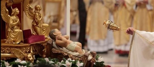 El Papa Francisco celebrando la Misa de Gallo. El Papa Francisco celebrando la Misa de Gallo.