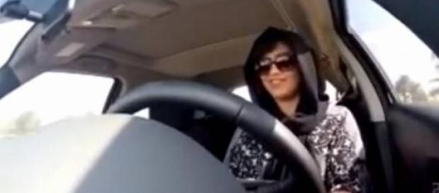 En Arabia Saudí, prohibido conducir a las mujeres En Arabia Saudí, prohibido conducir a las mujeres