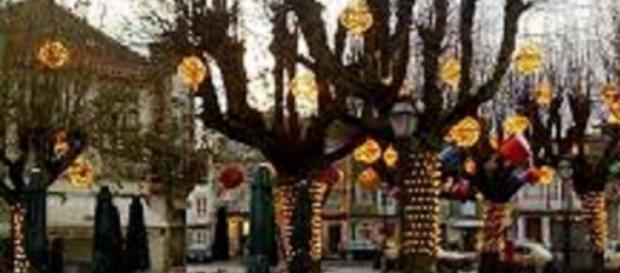 Plaza decorada para las fiestas de Navidad Plaza decorada para las fiestas de Navidad