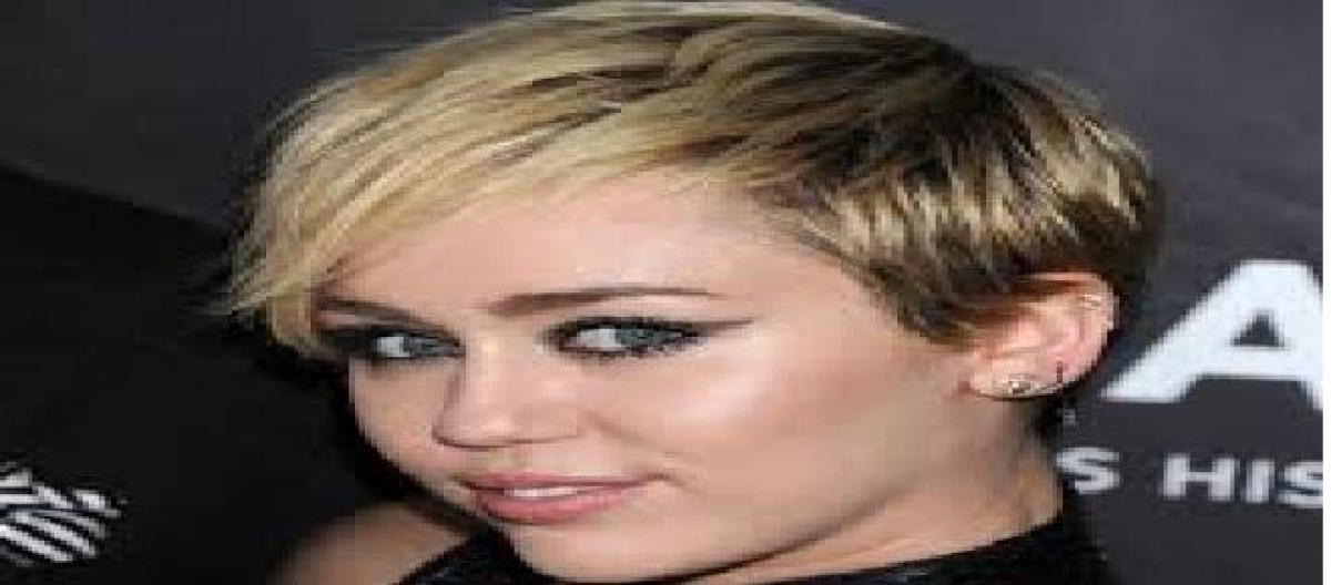 Tagli Capelli Corti Per Molte Donne Seguire Le Nuove Tendenze è