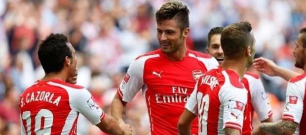 Arsenal recupera mas Giroud é expulso Arsenal recupera mas Giroud é expulso