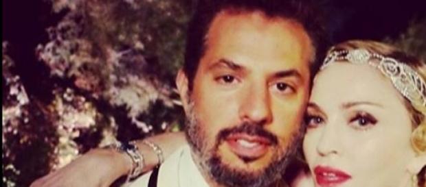 Madonna posa junto a su manager Guy Oseary Madonna posa junto a su manager Guy Oseary