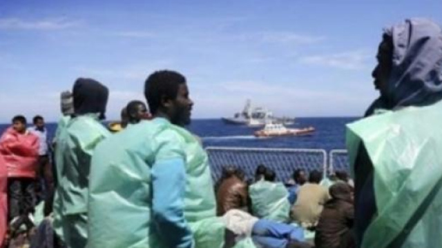 Circa mille migranti arrivano in Sicilia a Natale