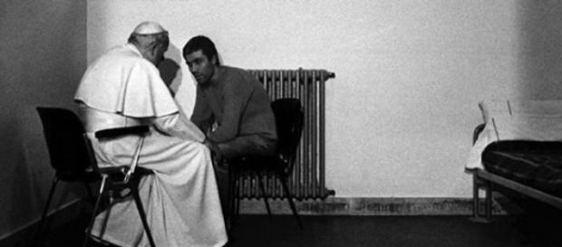 L'incontro fra Wojtyla e Ali Agca L'incontro fra Wojtyla e Ali Agca