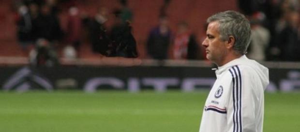 Mourinho continua a liderar em Inglaterra. Mourinho continua a liderar em Inglaterra.