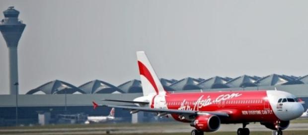 Avião desapareceu depois de desviar a rota. Avião desapareceu depois de desviar a rota.