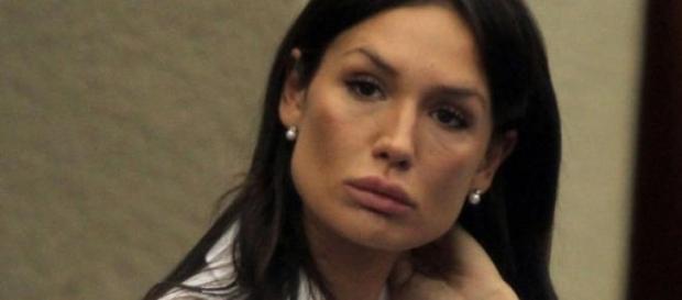 Nicole Minetti non parte per l'Isola dei famosi. Nicole Minetti non parte per l'Isola dei famosi.