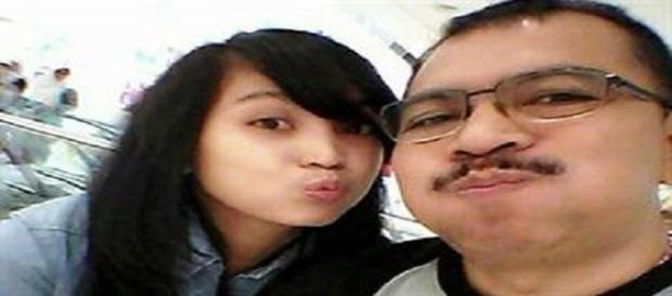 Ángela y su padre Iriyanto Ángela y su padre Iriyanto