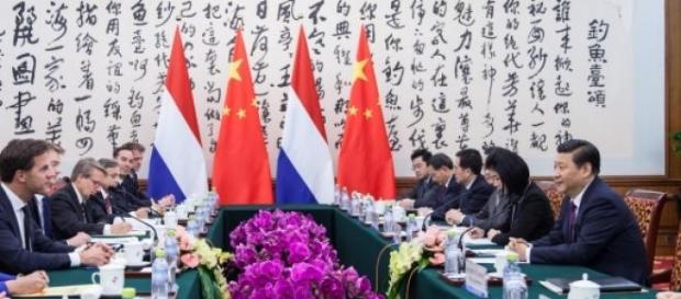 Jinping comenta sobre maior controlo do PC. Jinping comenta sobre maior controlo do PC.
