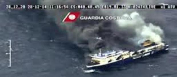 La Norman Atlantic in fiamme vicino a Corfù La Norman Atlantic in fiamme vicino a Corfù