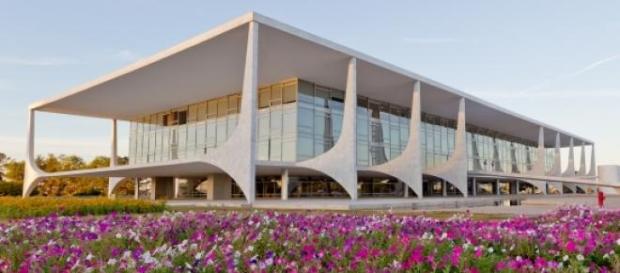 Os ministérios seguem o Palácio do Planalto Os ministérios seguem o Palácio do Planalto