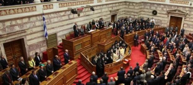 Parlamento grego será dissolvido. Parlamento grego será dissolvido.