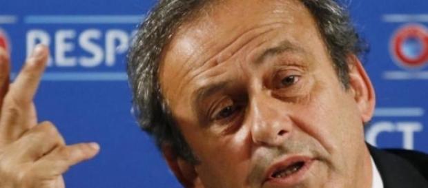 Platini sigue empecinado con la tarjeta blanca Platini sigue empecinado con la tarjeta blanca