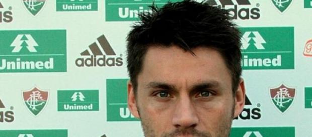 Rafael Sóbis es una fiera dentro del área enemiga Rafael Sóbis es una fiera dentro del área enemiga