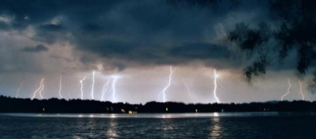 Tempestade atingiu a região por volta das 14h Tempestade atingiu a região por volta das 14h