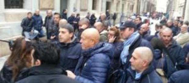 Gli autisti Amt nei pressi di Palazzo Tursi Gli autisti Amt nei pressi di Palazzo Tursi