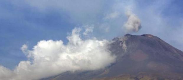 El humo ha alcanzado hasta 5 kilómetros de altura El humo ha alcanzado hasta 5 kilómetros de altura