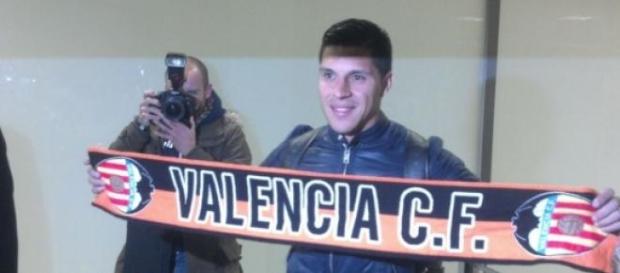 Enzo Pérez é reforço de Espírito Santo. Enzo Pérez é reforço de Espírito Santo.