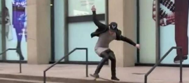 Justin Bieber demuestra sus habilidades con skate Justin Bieber demuestra sus habilidades con skate