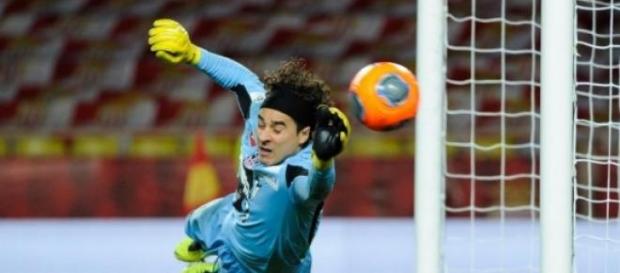 Ochoa seguirá calentando la banca en el Málaga Ochoa seguirá calentando la banca en el Málaga