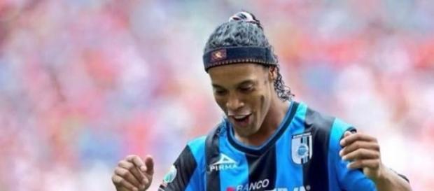 Ronaldinho no sabe que hacer con su futuro Ronaldinho no sabe que hacer con su futuro