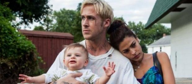 Ryan Gosling y Eva Mendes en "Cruce de caminos" Ryan Gosling y Eva Mendes en "Cruce de caminos"