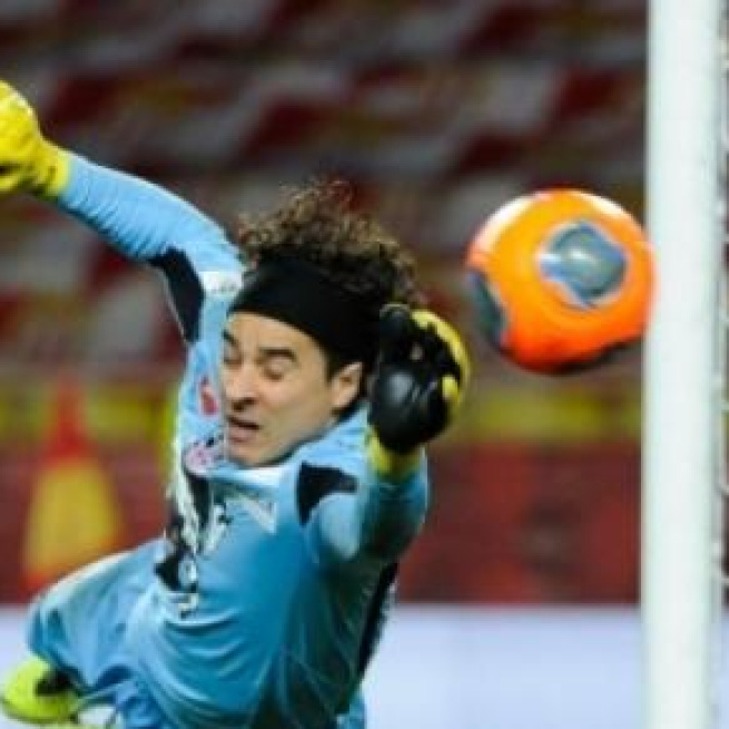 Liverpool no va por Guillermo Ochoa 