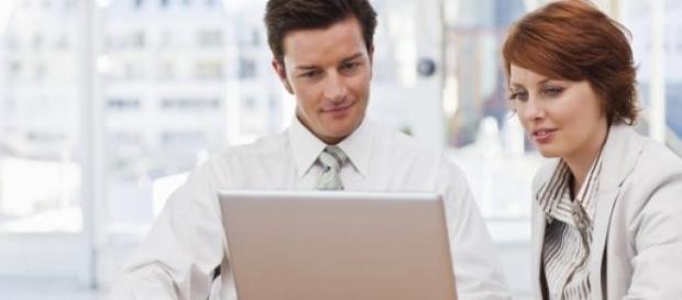 Internet no ambiente de trabalho deve ser limitada Internet no ambiente de trabalho deve ser limitada