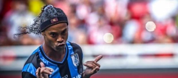 Ronaldinho, el espectáculo sigue Ronaldinho, el espectáculo sigue
