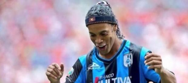 Ronaldinho que siga la fiesta en México Ronaldinho que siga la fiesta en México