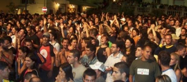Concentración de personas en un acto festivo Concentración de personas en un acto festivo
