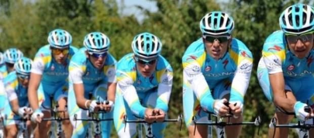 El equipo Astana suspendido. El equipo Astana suspendido.