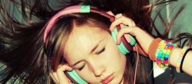 Escuchar música fuerte puede provocar hipoacusia Escuchar música fuerte puede provocar hipoacusia