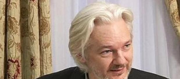 Julian Assange: "Google es como Dios" Julian Assange: "Google es como Dios"