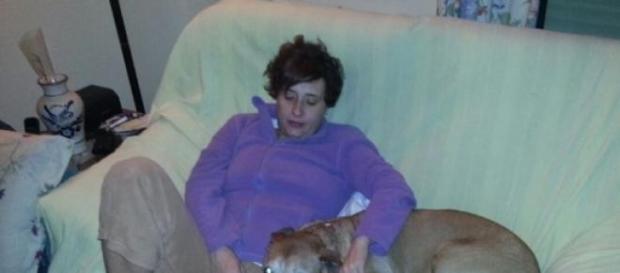 Teresa Romero con su perro Exalibur Teresa Romero con su perro Exalibur