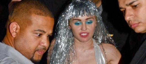 El alocado vestuario de Miley Cyrus El alocado vestuario de Miley Cyrus