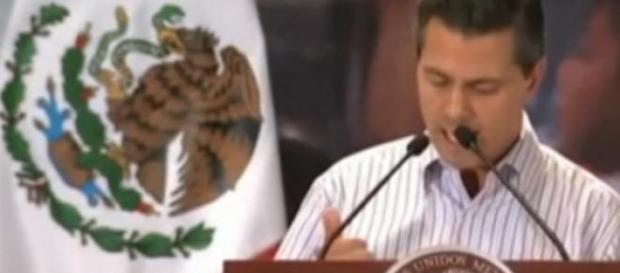 El presidente Enrique Peña Nieto lee su discurso El presidente Enrique Peña Nieto lee su discurso
