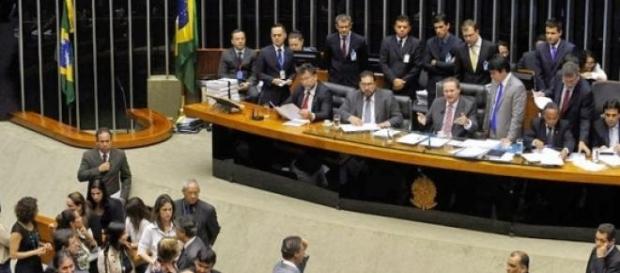 PLC 36/ 2014 sendo votada PLC 36/ 2014 sendo votada