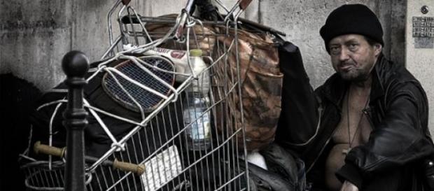 Un sin techo en las calles de París Un sin techo en las calles de París