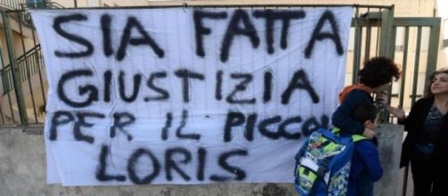 Uno striscione dedicato a Loris 