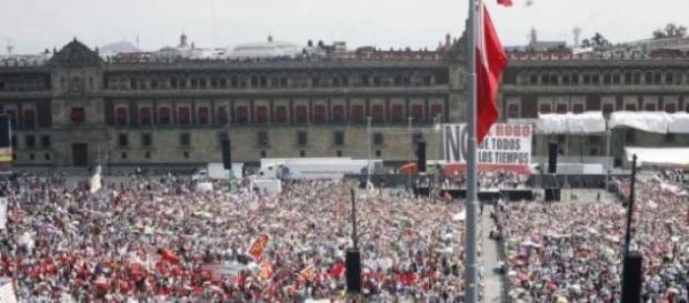 Contingente masivo concentrado en el Zócalo del DF Contingente masivo concentrado en el Zócalo del DF