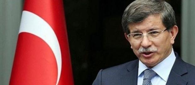 Page officielle d'Ahmet Davutoglu sur twitter. Page officielle d'Ahmet Davutoglu sur twitter.
