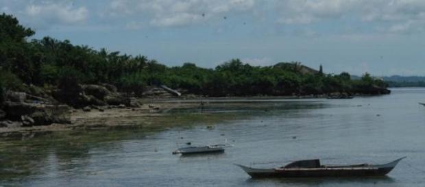 Bancas au mouillage le long de la côte Bancas au mouillage le long de la côte