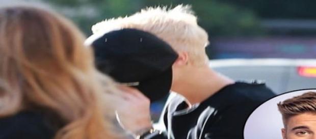 Justin Bieber y su nuevo look, rubio platino. Justin Bieber y su nuevo look, rubio platino.